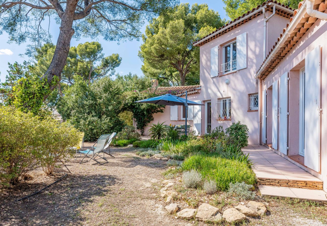 Maison à La Ciotat - Sarti. A 5m à pied des plages, Clim, jardin, BBQ