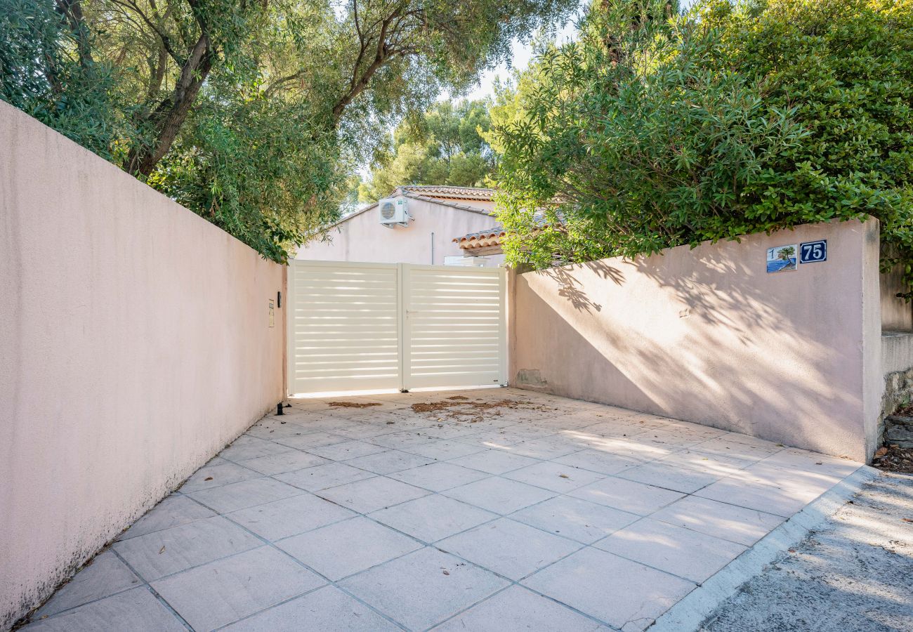 Maison à La Ciotat - Sarti. A 5m à pied des plages, Clim, jardin, BBQ