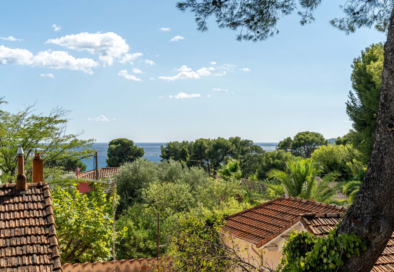 Maison à La Ciotat - Sarti. A 5m à pied des plages, Clim, jardin, BBQ