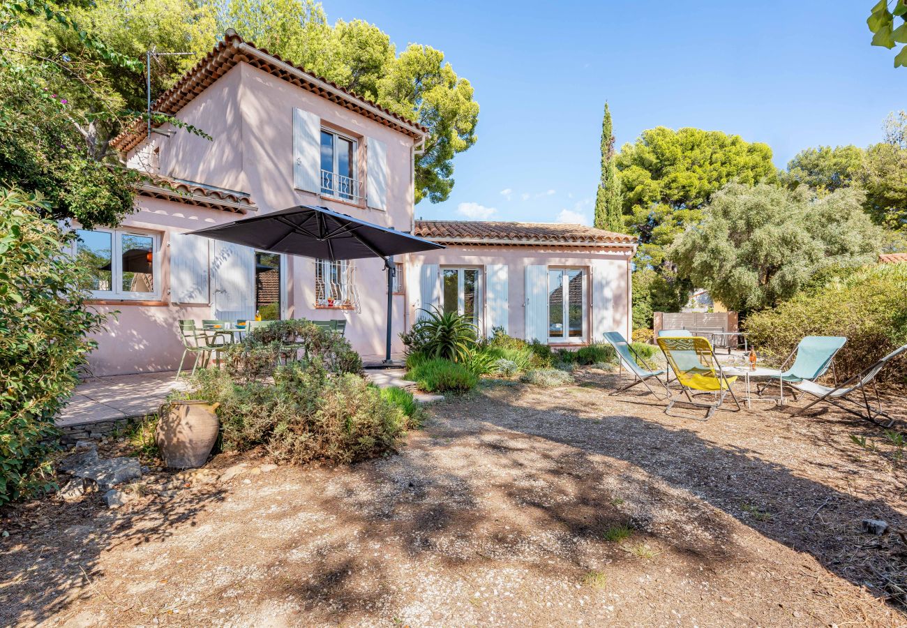 Maison à La Ciotat - Sarti. A 5m à pied des plages, Clim, jardin, BBQ