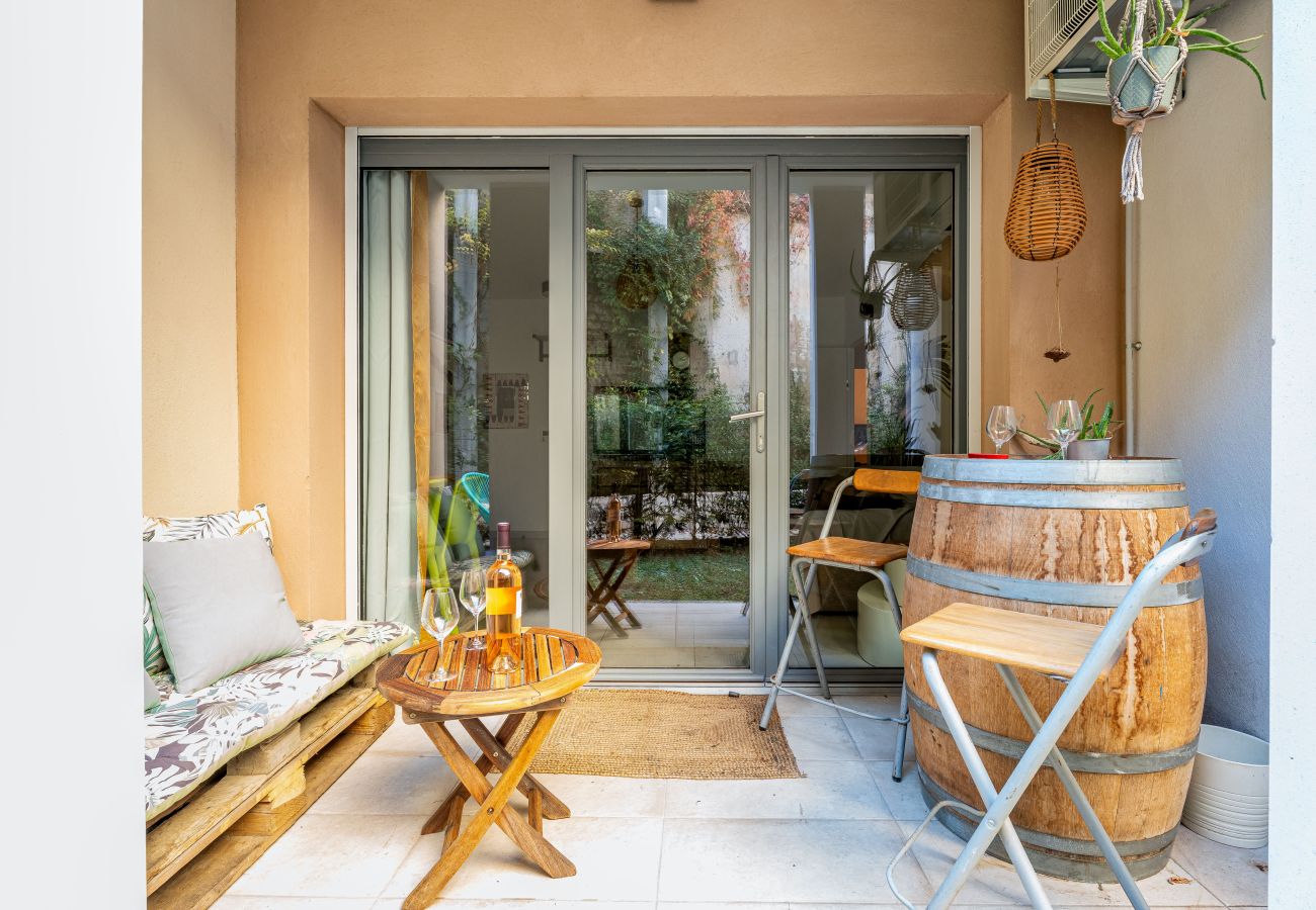 Appartement à La Ciotat - Areno. Moderne 30m du port, clim terrasse jardinet