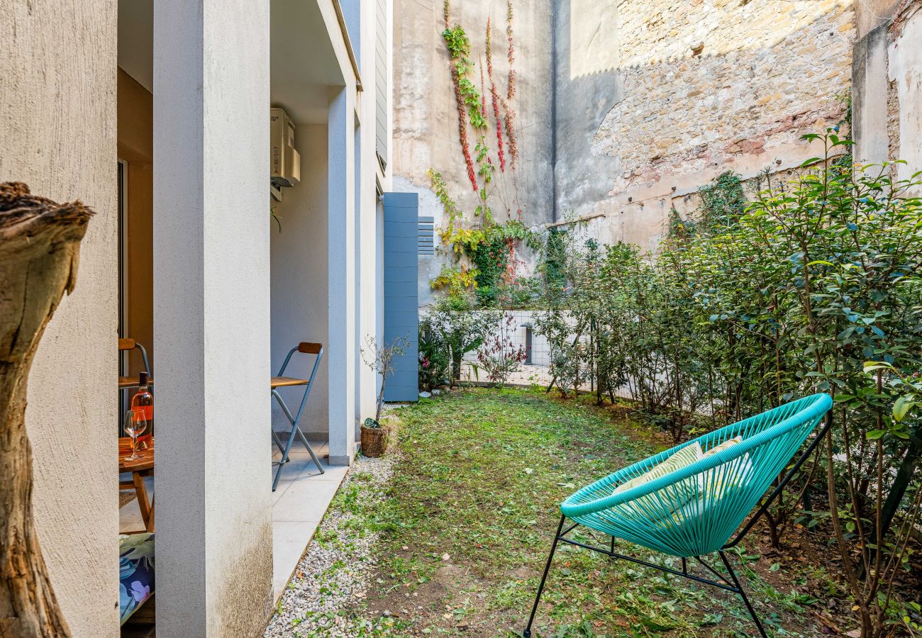 Appartement à La Ciotat - Areno. Moderne 30m du port, clim terrasse jardinet