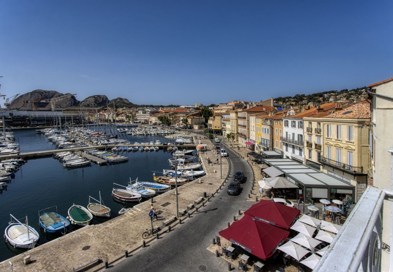 Appartement à La Ciotat - Goélette. Charme et luminosité. Vue mer. Clim.