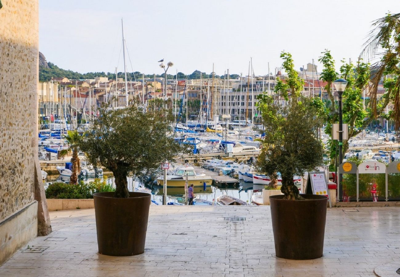 Appartement à La Ciotat - Goélette. Charme et luminosité. Vue mer. Clim.