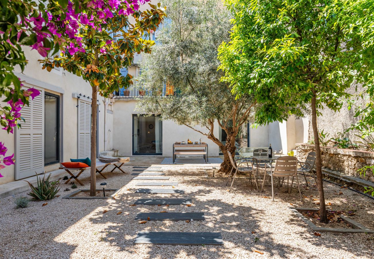 Appartement à La Ciotat - Chathigo. Appartement de standing, cour intérieure