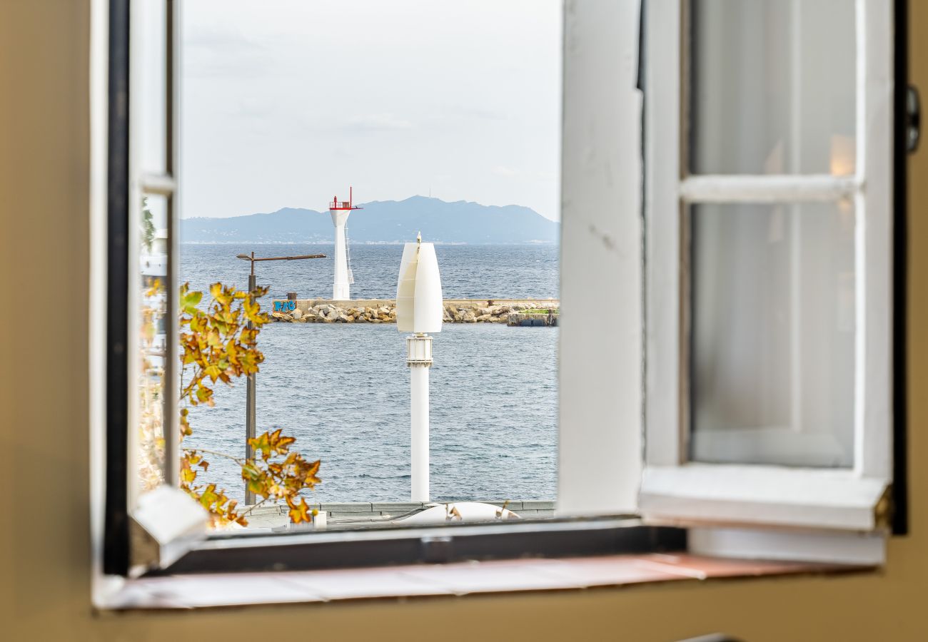 Appartement à La Ciotat - Bocho. Loft climatisé avec vue mer et sur le port