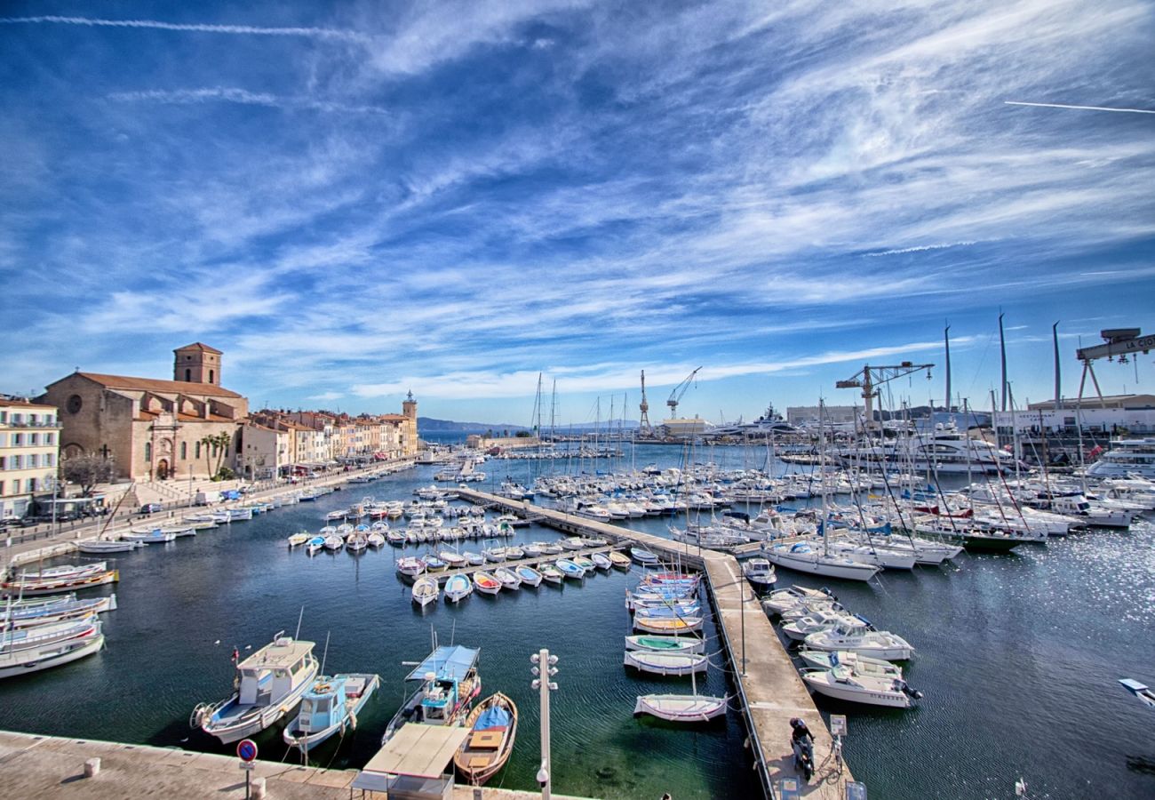 Appartement à La Ciotat - Neblo. Appartement avec terrasse, vue port, clim