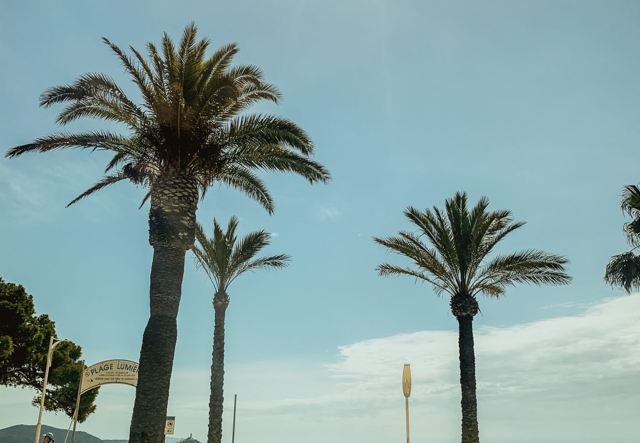 Appartement à La Ciotat - Neblo. Appartement avec terrasse, vue port, clim