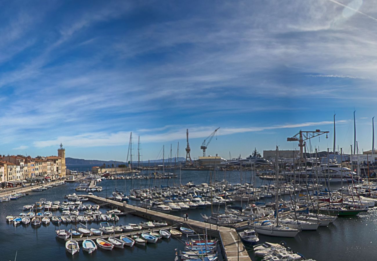 Appartement à La Ciotat - Neblo. Appartement avec terrasse, vue port, clim