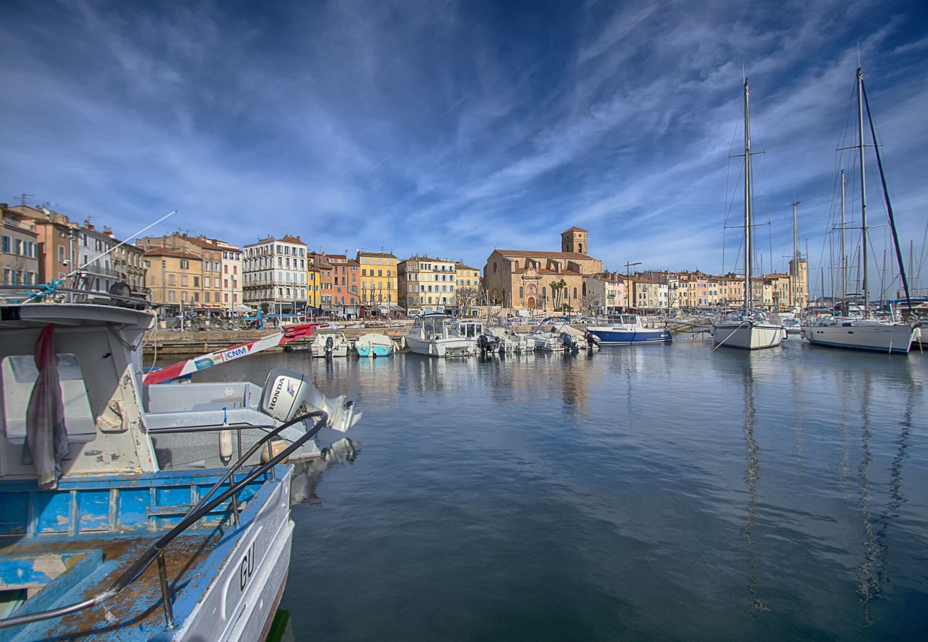 Appartement à La Ciotat - Neblo. Appartement avec terrasse, vue port, clim