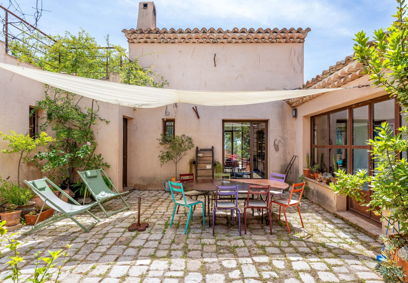 Maison à La Ciotat - Mas Grasco. Piscine, solarium. 8 mn des plages.